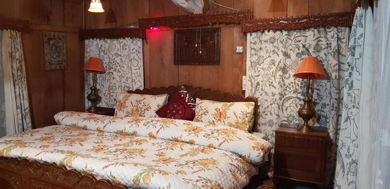 House Boat Hardy Palace Σριναγκάρ Εξωτερικό φωτογραφία
