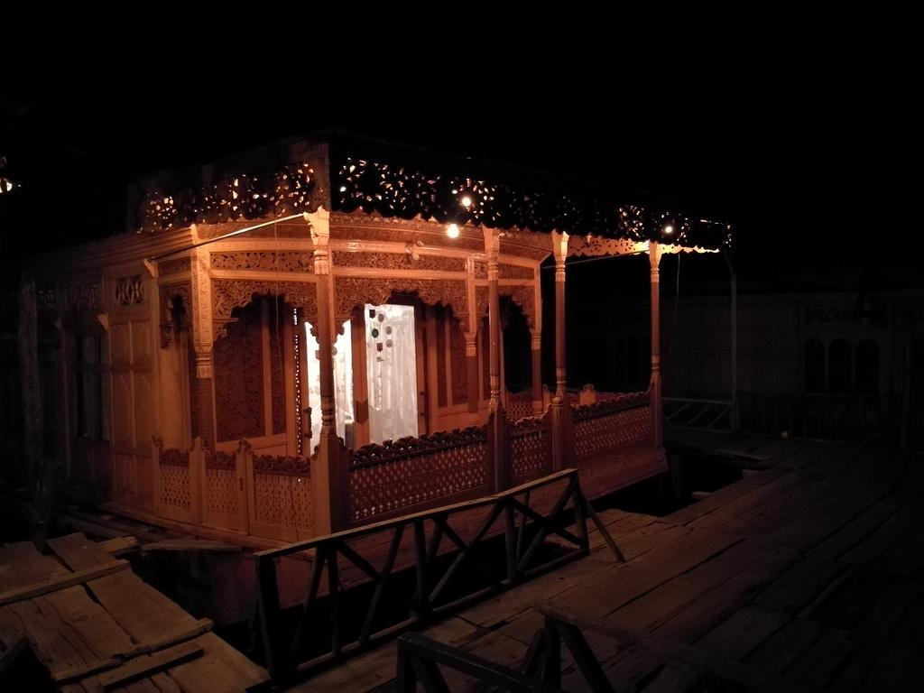 House Boat Hardy Palace Σριναγκάρ Εξωτερικό φωτογραφία