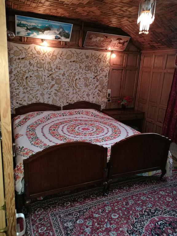 House Boat Hardy Palace Σριναγκάρ Εξωτερικό φωτογραφία