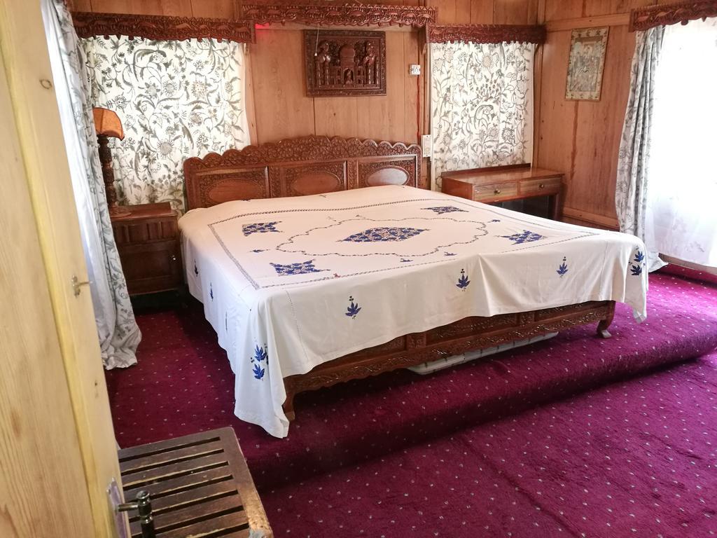 House Boat Hardy Palace Σριναγκάρ Εξωτερικό φωτογραφία