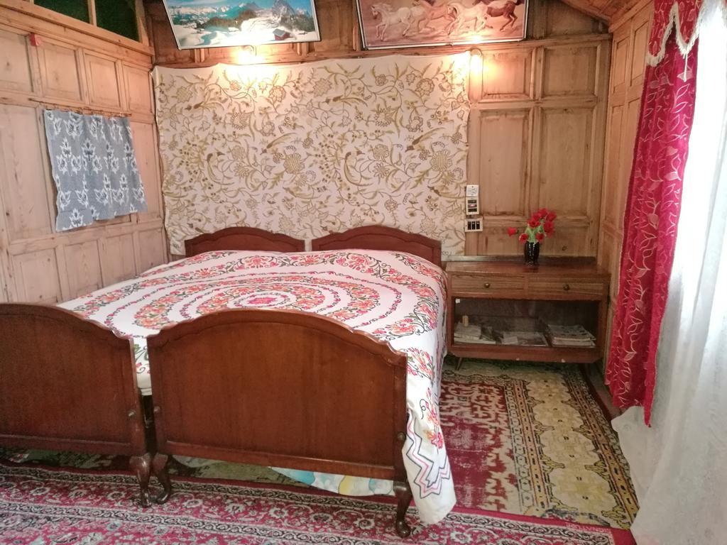 House Boat Hardy Palace Σριναγκάρ Εξωτερικό φωτογραφία