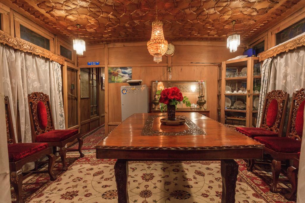 House Boat Hardy Palace Σριναγκάρ Εξωτερικό φωτογραφία